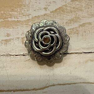 Silver Floral Ginger Snap